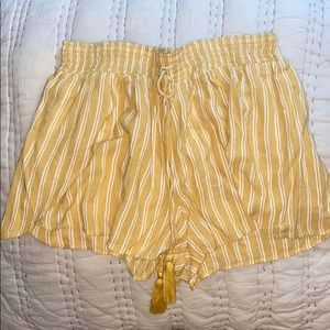 Flowy shorts with tassel tie